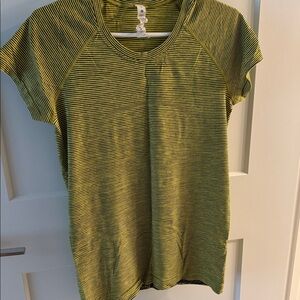 Lululemon Swiftly Tech Short Sleeve Hip Length size 10